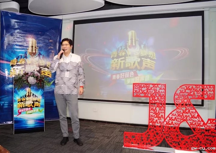 J&Abetway开户网站董事长/总设计师姜峰先生在J&A新歌声总决赛开场致辞 J&Abetway开户网站董事长/总设计师姜峰先生在J&A新歌声总决赛开场致辞