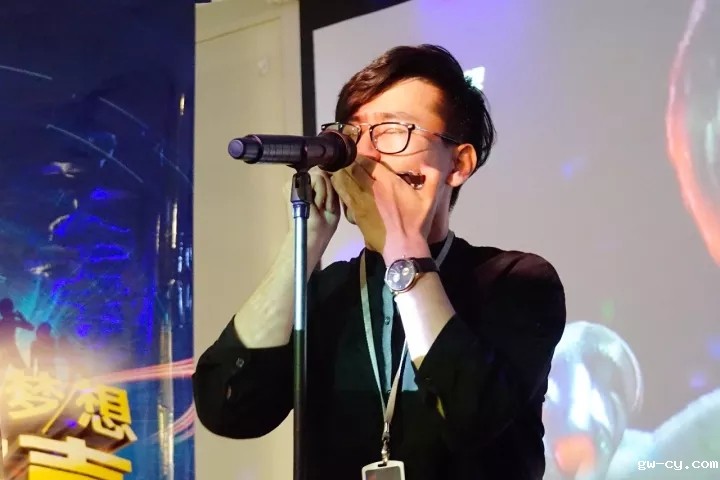 J&Abetway开户网站新歌声总决赛歌手独奏 J&Abetway开户网站新歌声总决赛歌手独奏