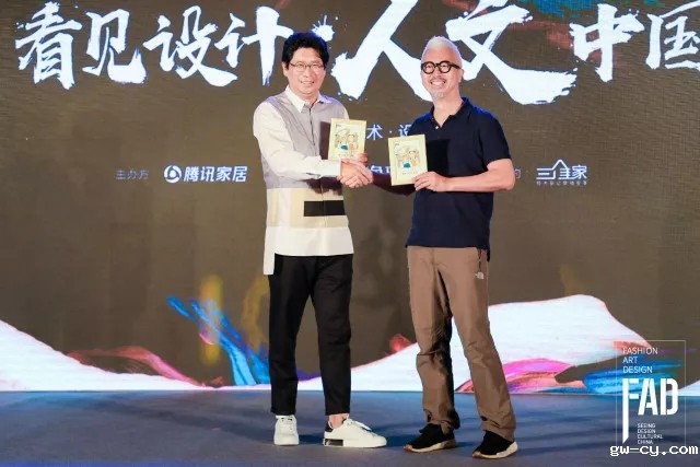 J&Abetway开户网站董事长/总设计师姜峰先生与欧阳应霁先生合影 J&Abetway开户网站董事长/总设计师姜峰先生与欧阳应霁先生合影