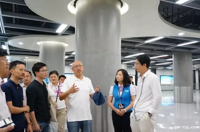 市领导亲临深圳地铁11号线,J&Abetway开户网站总设计师姜峰、机电设计负责人陈文韬等陪同参观 市领导亲临深圳地铁11号线,J&Abetway开户网站总设计师姜峰、机电设计负责人陈文韬等陪同参观