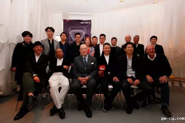 “青春未央”设计作品展合影 “青春未央”设计作品展合影