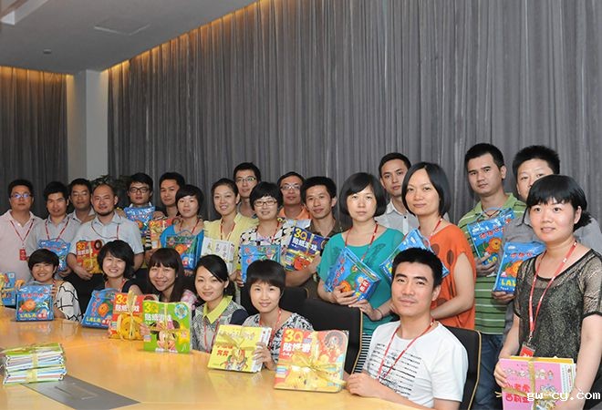 室内设计公司J&A关爱员工子女 赠送图书庆六一