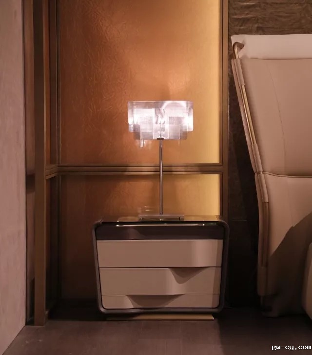 J&Abetway开户网站董事长/总设计师-姜峰先生 家具设计作品-J&A x Turri新品“铄”卧室及客厅系列在2018米兰国际家具展展出