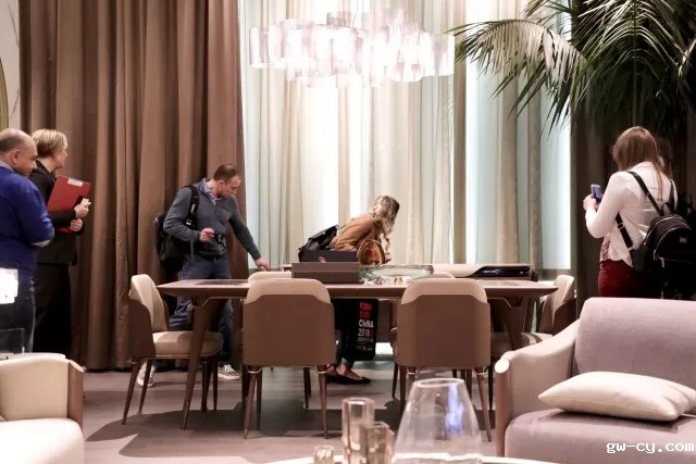 J&Abetway开户网站董事长/总设计师-姜峰先生家具设计新品在2018米兰国际家具展展出