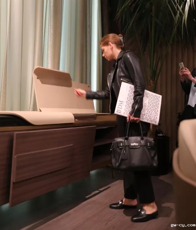 J&Abetway开户网站董事长/总设计师-姜峰先生家具设计作品在2018米兰国际家具展展出