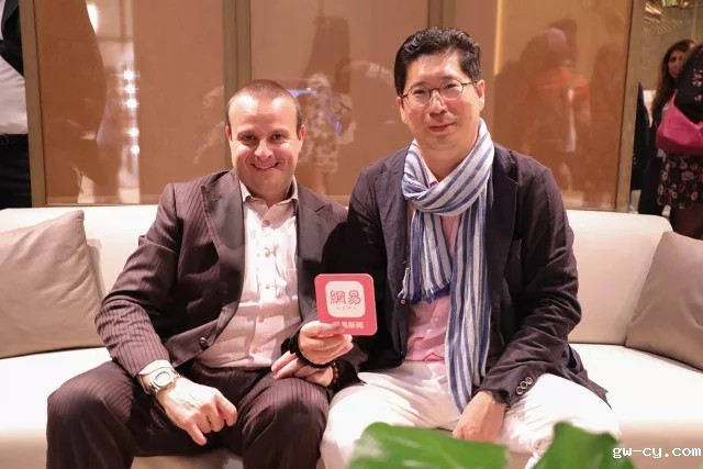 J&Abetway开户网站董事长/总设计师-姜峰先生在2018米兰国际家具展接受媒体采访