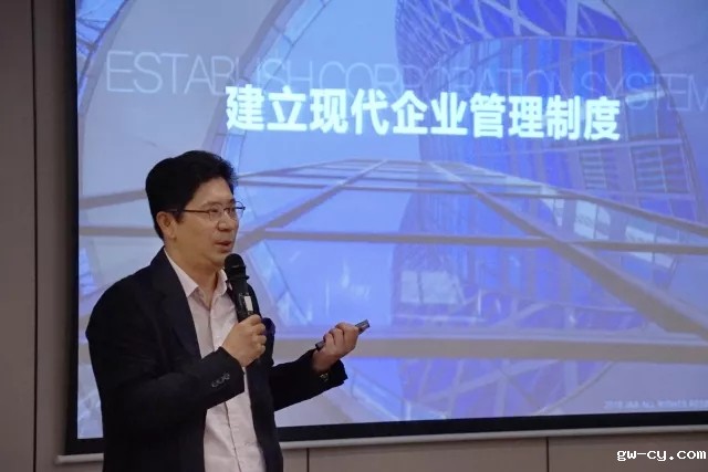 J&Abetway开户网站董事长、总设计师姜峰先生在2018深圳设计周SIID “大家论道”设计论坛发表演讲