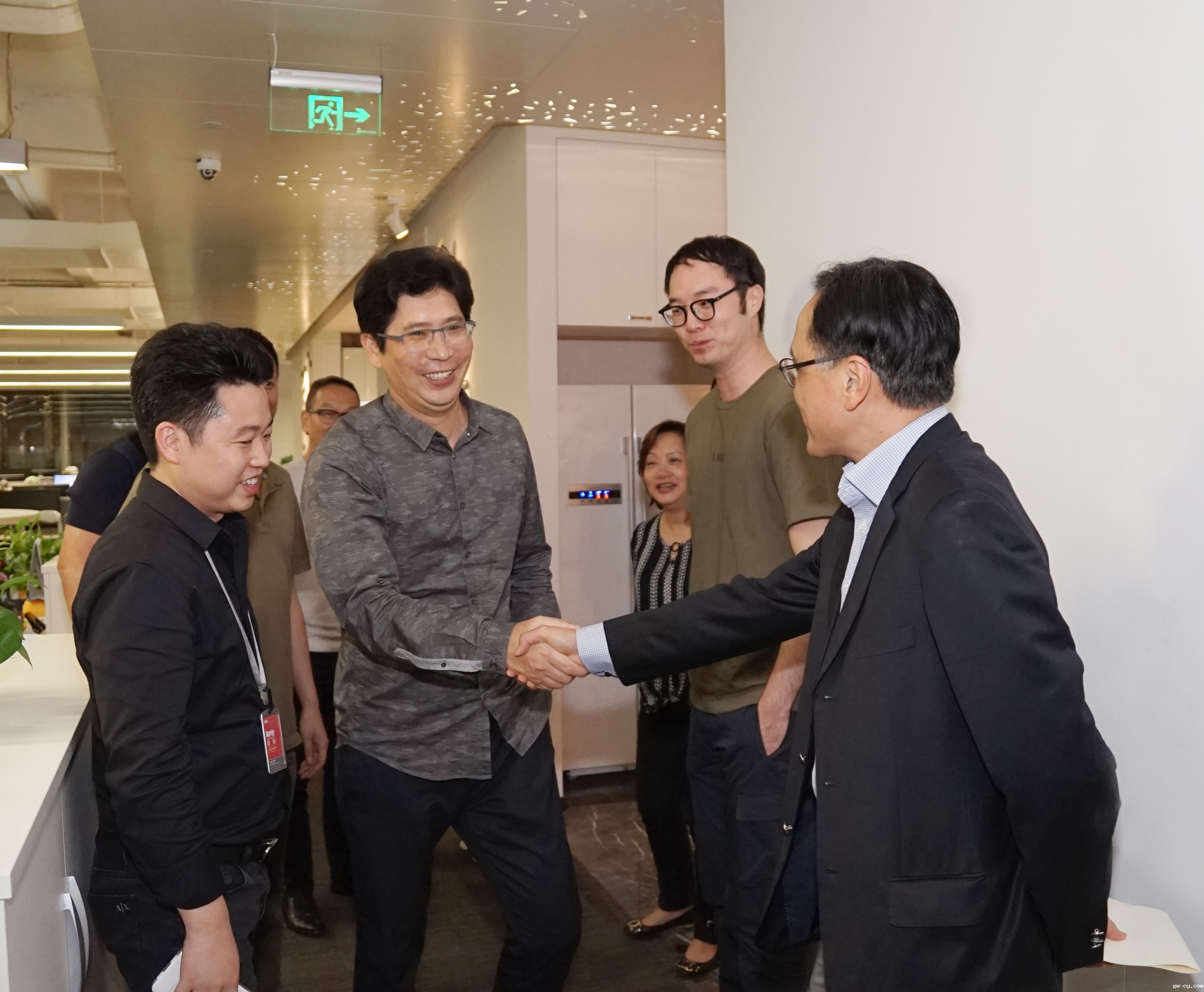 J&Abetway开户网站董事长、总设计师姜峰先生欢迎杨国安教授