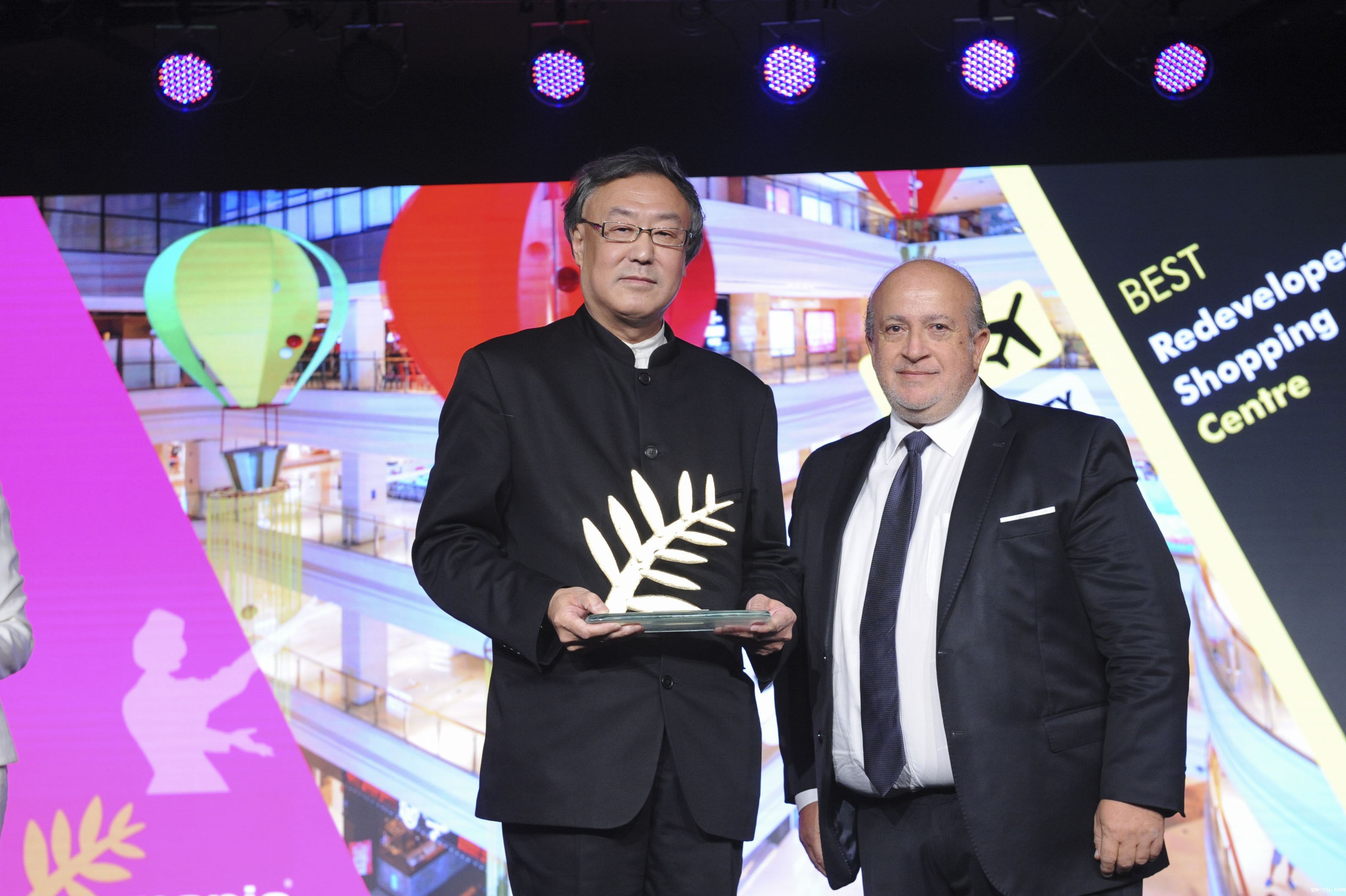 J&Abetway开户网站购物中心旧改设计项目-武汉摩尔城荣膺MAPIC最佳改造购物中心